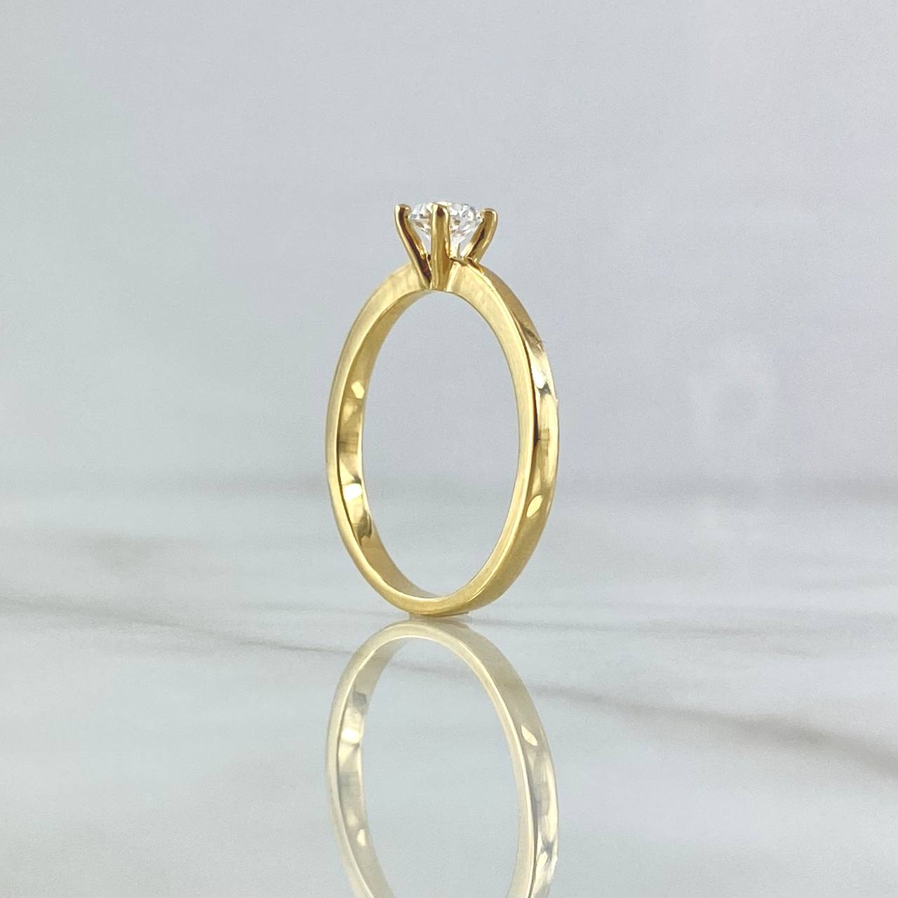 Anillo Solitario Recto 2.85gr / T6 1/4 / Circon Blanco Oro Amarillo 18K ©