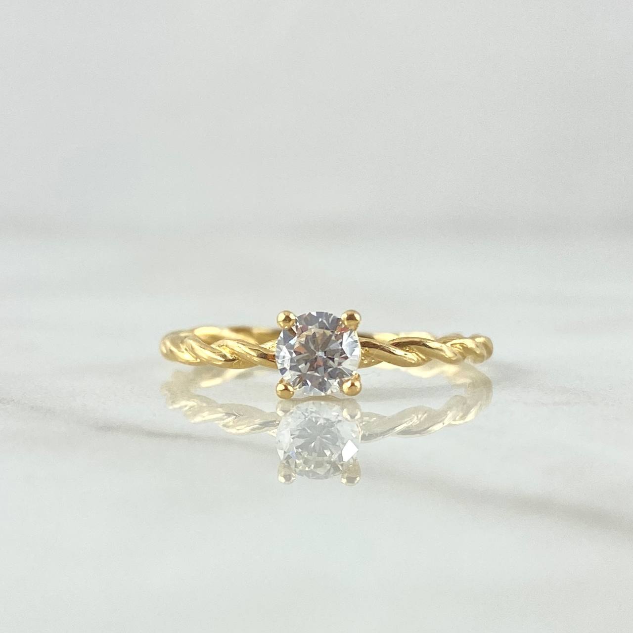 Anillo Solitario Trenzado 1.6gr / T7 1/4 / Circon Blanco Oro Amarillo 18K