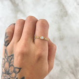 Anillo Solitario Corazones Intercalados 1.4gr / T6 / Circones Blancos Oro Amarillo 18K