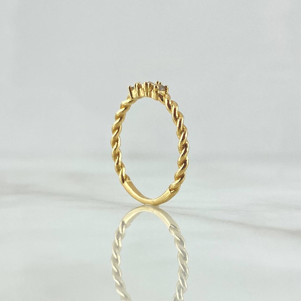 Anillo Trio En Trenza 1.7gr / T7  / Circones Blancos Oro Amarillo 18K