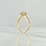 Anillo Solitario Cuadrado En Petalos 2.05gr / T7 3/4 / Circones Blancos Oro Amarillo 18K *