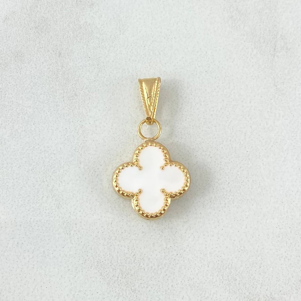 Dije Trébol VCyA 0.95gr / 2.3cm / Resina Blanca Cargador Bordeado Oro Amarillo 18K ©