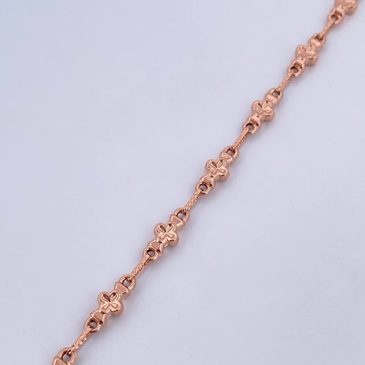 Pulso Rustico Flores 3.95gr / 20.6cm / 4.8mm Oro Rosa 18K $