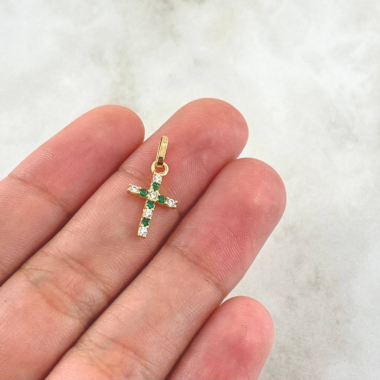 Dije Cruz 0.6gr / 2.4cm / Circones Verdes Y Blancos Oro Amarillo 18K