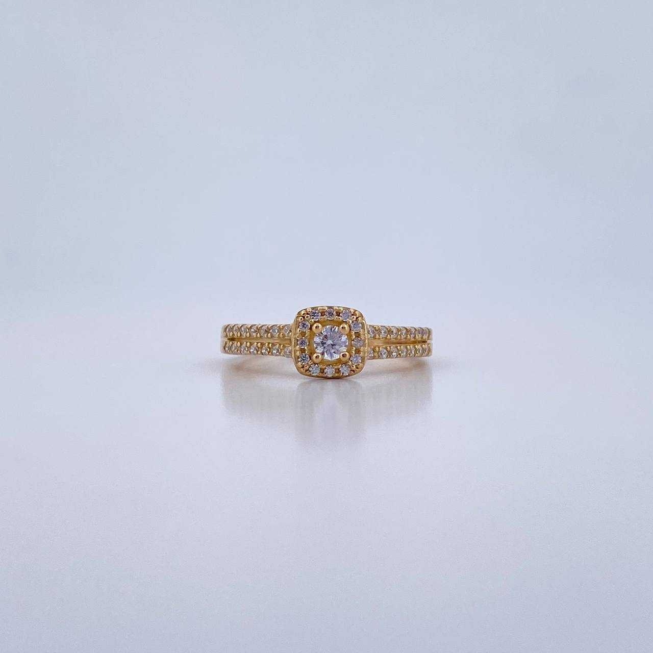 Anillo Halo Cuadrado 2.3gr / T5 / Circones Blancos Oro Amarillo 18K &