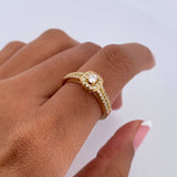 Anillo Halo Cuadrado 2.3gr / T5 / Circones Blancos Oro Amarillo 18K &