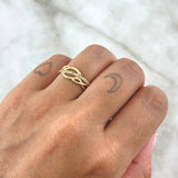 Anillo Olas Abstractas 2.2gr / T7 1/2 / Circones Blancos Oro Amarillo 18K