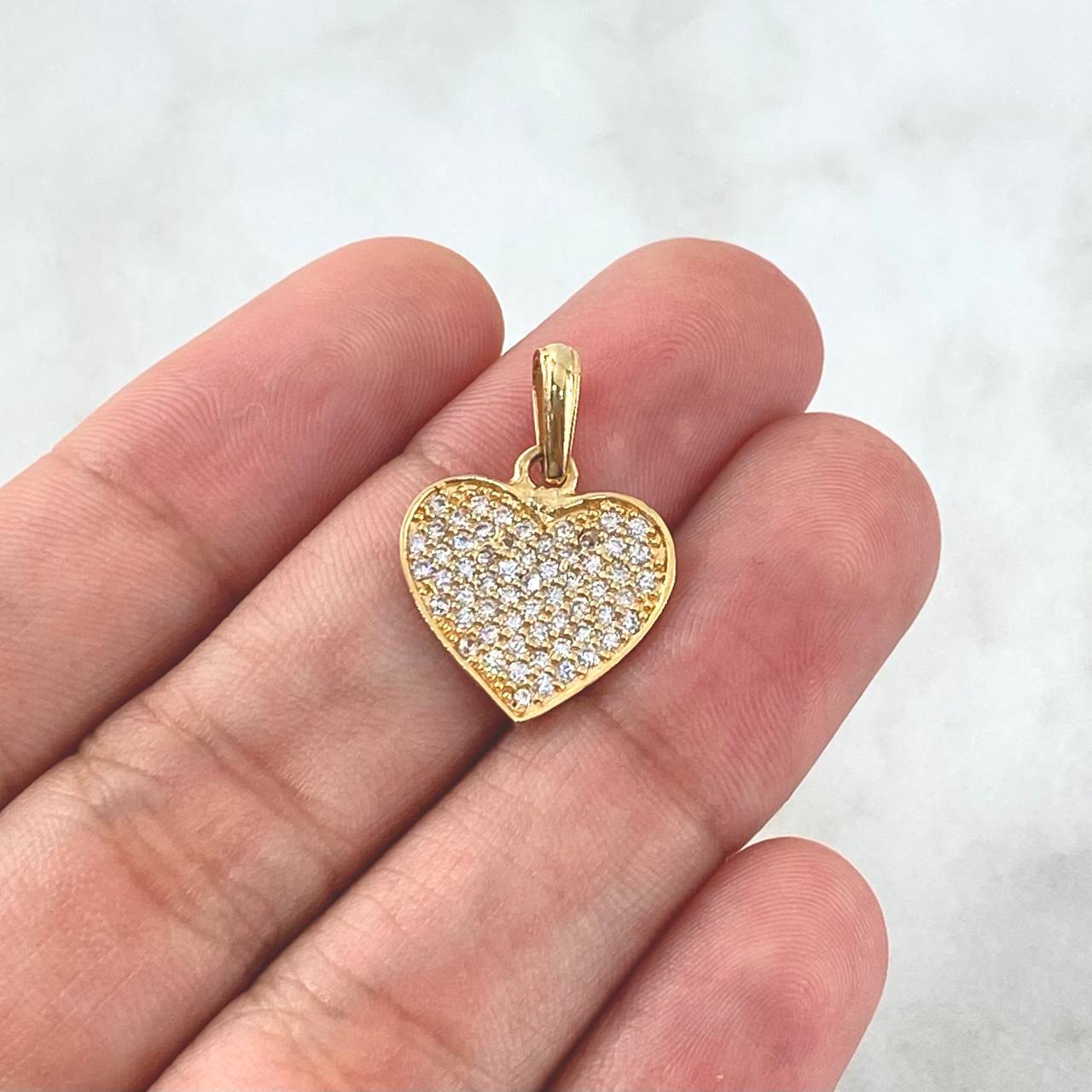 Dije Corazón 1.8gr / 2.2cm / Basteado - Circones Blancos Oro Amarillo 18K