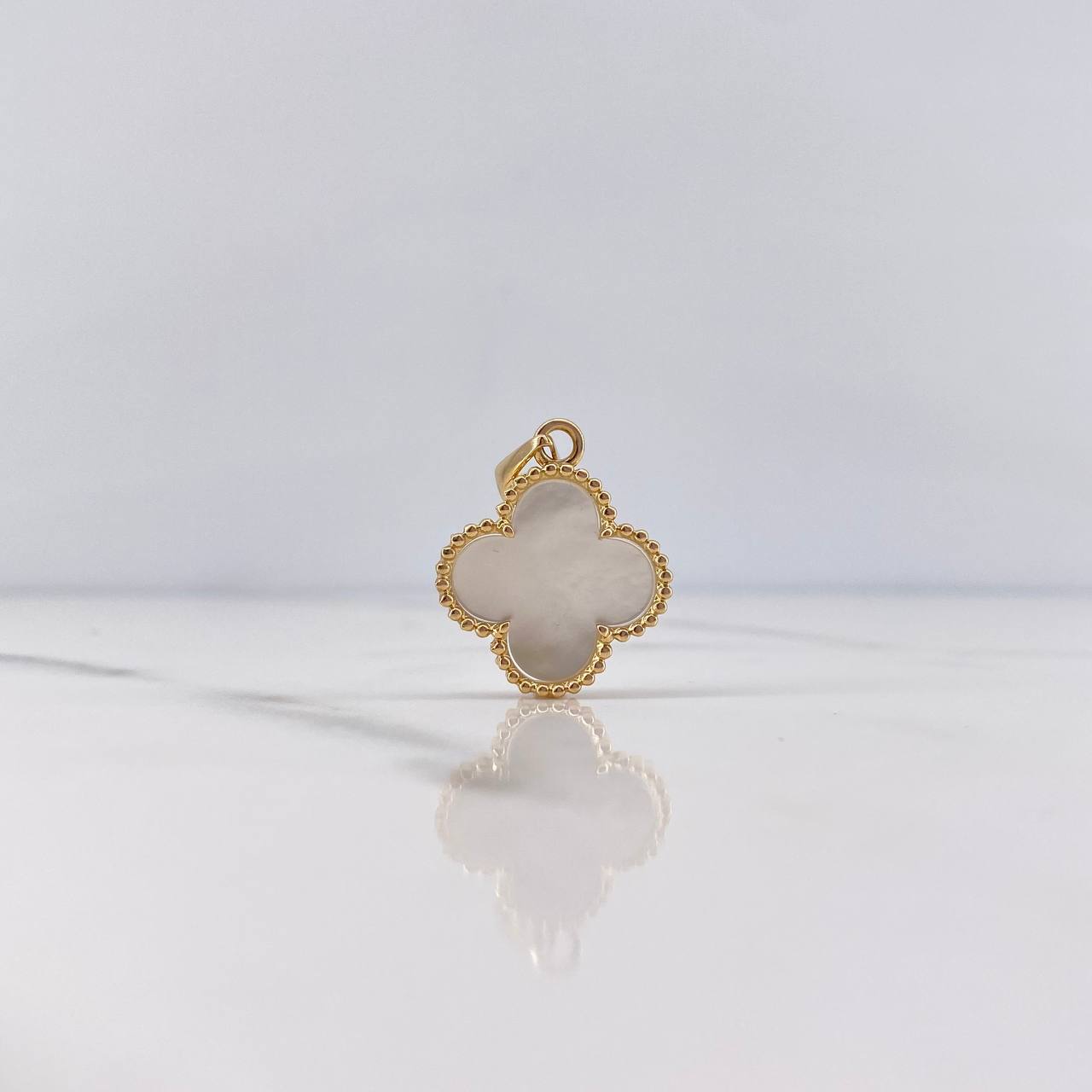 Dije Trebol VCyA 2.7gr / 2.6cm / Nacar Blanco Oro Amarillo Nac.Esp. 18K &