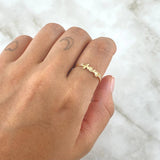 Anillo Jesús Letra Cursiva 0.9gr / T8 / Circones Blancos Oro Amarillo 18K ©