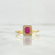 Anillo Solitario Halo Rectangular 2.55gr / T7 / Circones Blancos Fucsia Oro Amarillo 18K ©