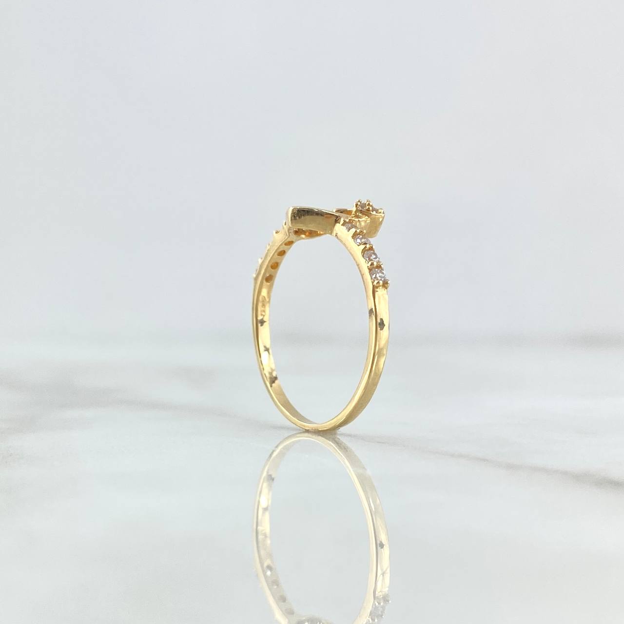 Anillo Silueta Corazón 1.7gr / T7 1/2 / Circones Blancos Oro Amarillo 18K ©