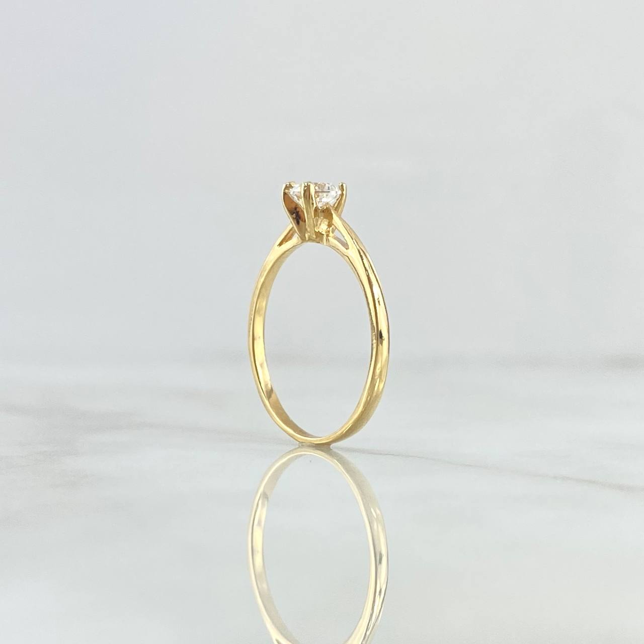 Anillo Solitario en Cetro 1.85gr / T6 3/4 / Circon Blanco Oro Amarillo 18K