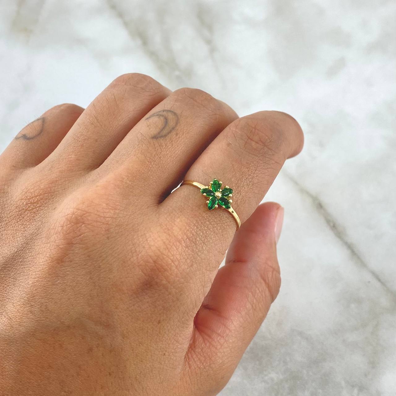 Anillo Flor Cinco Petalos 1.1gr / T7 / Circones Verdes Oro Amarillo 18K