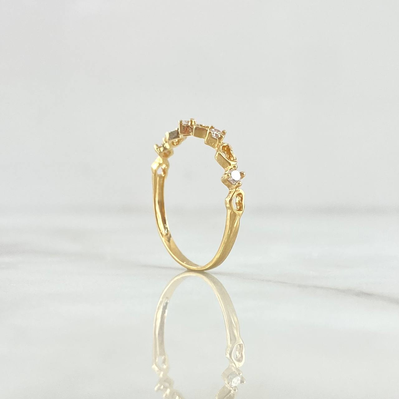 Anillo Linea de Corazones Chispas 1.2gr / T7 / Circones Blancos Oro Amarillo 18K