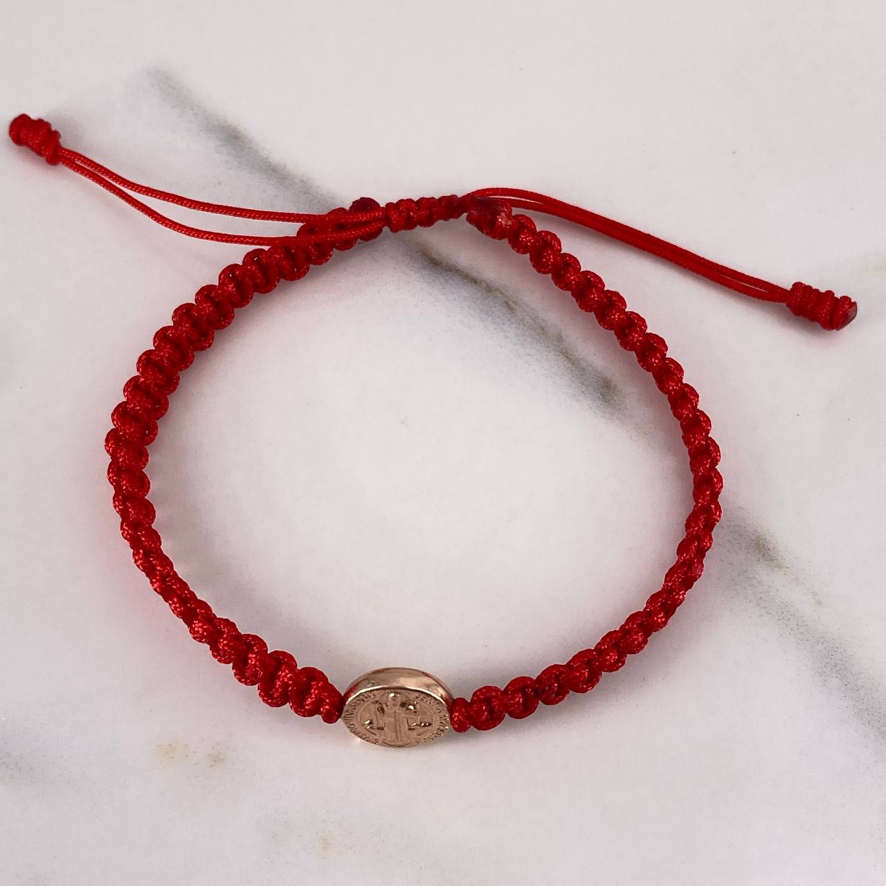 Pulsera Herraje Roja San benito 0.45gr / Troquelada Oro Rosa 18K &