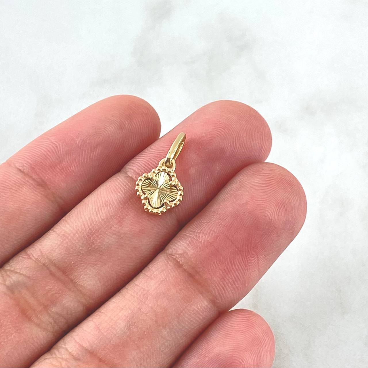 Dije Trébol VCyA 1gr / 1.5cm / 8mm Diamantado Punteado Oro Amarillo Nac.Esp. 18K