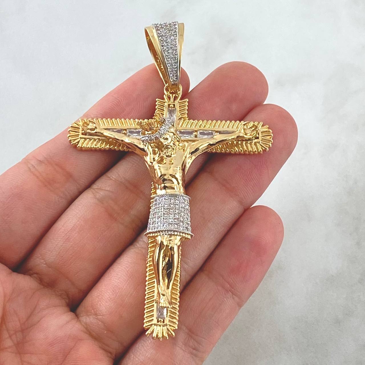 Dije Señor de los Milagros 21.1gr / 7.6cm / Circones Blancos Dos Oros Amarillo Blanco 18K