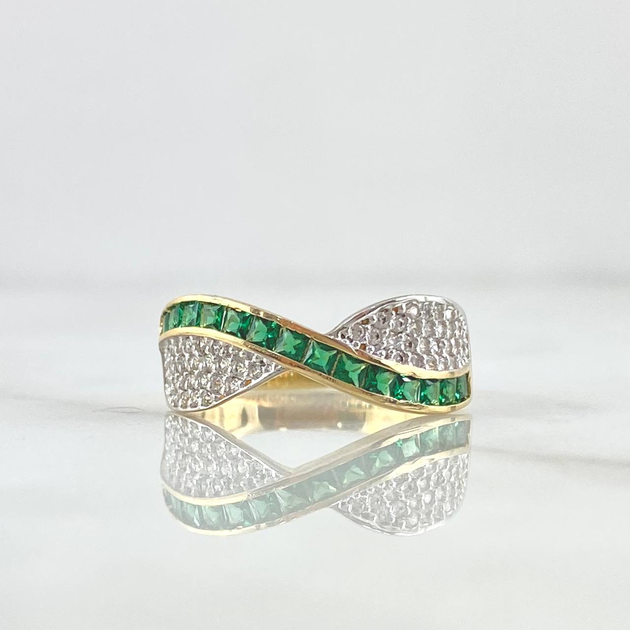 Anillo Olas Infinitas 3.1gr / T7 1/4 / Circones Blancos Y Verdes Oro Amarillo 18K