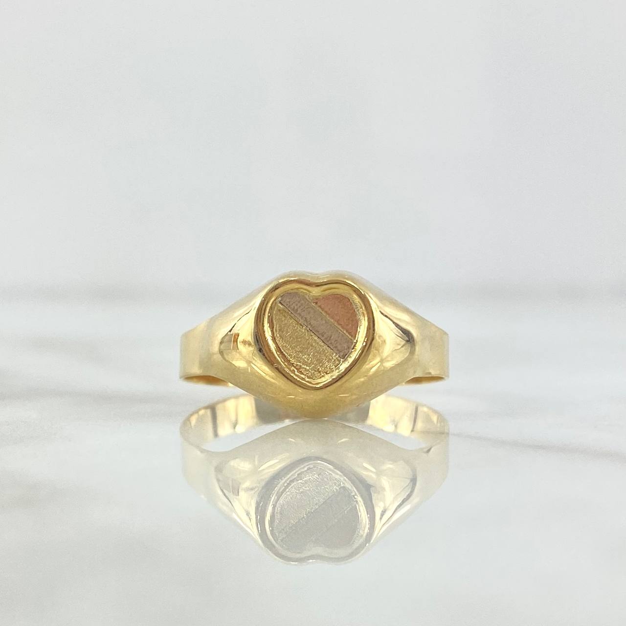 Anillo Sello Corazón 2.1gr / T9 1/4 / Texturizado Tres Oros 18K