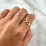 Anillo Infinito Parcial 2.05gr / T7 3/4 / Circones Blancos Oro Amarillo 18K