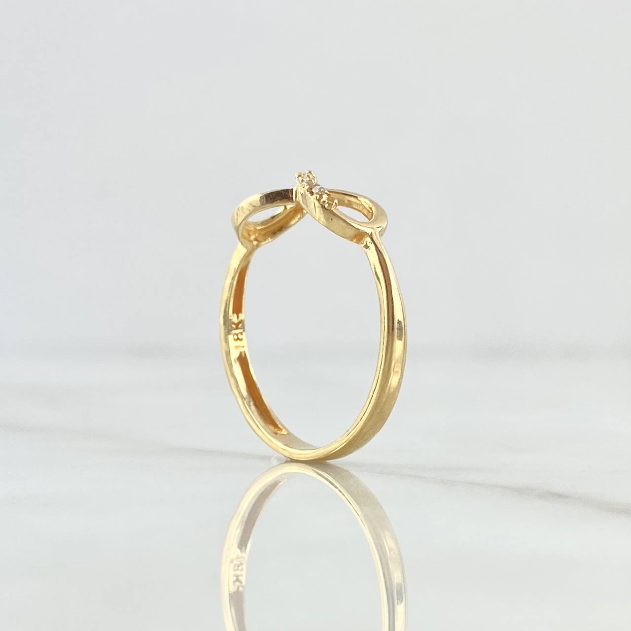 Anillo Infinito Parcial 2.05gr / T7 1/2 / Circones Blancos Oro Amarillo 18K