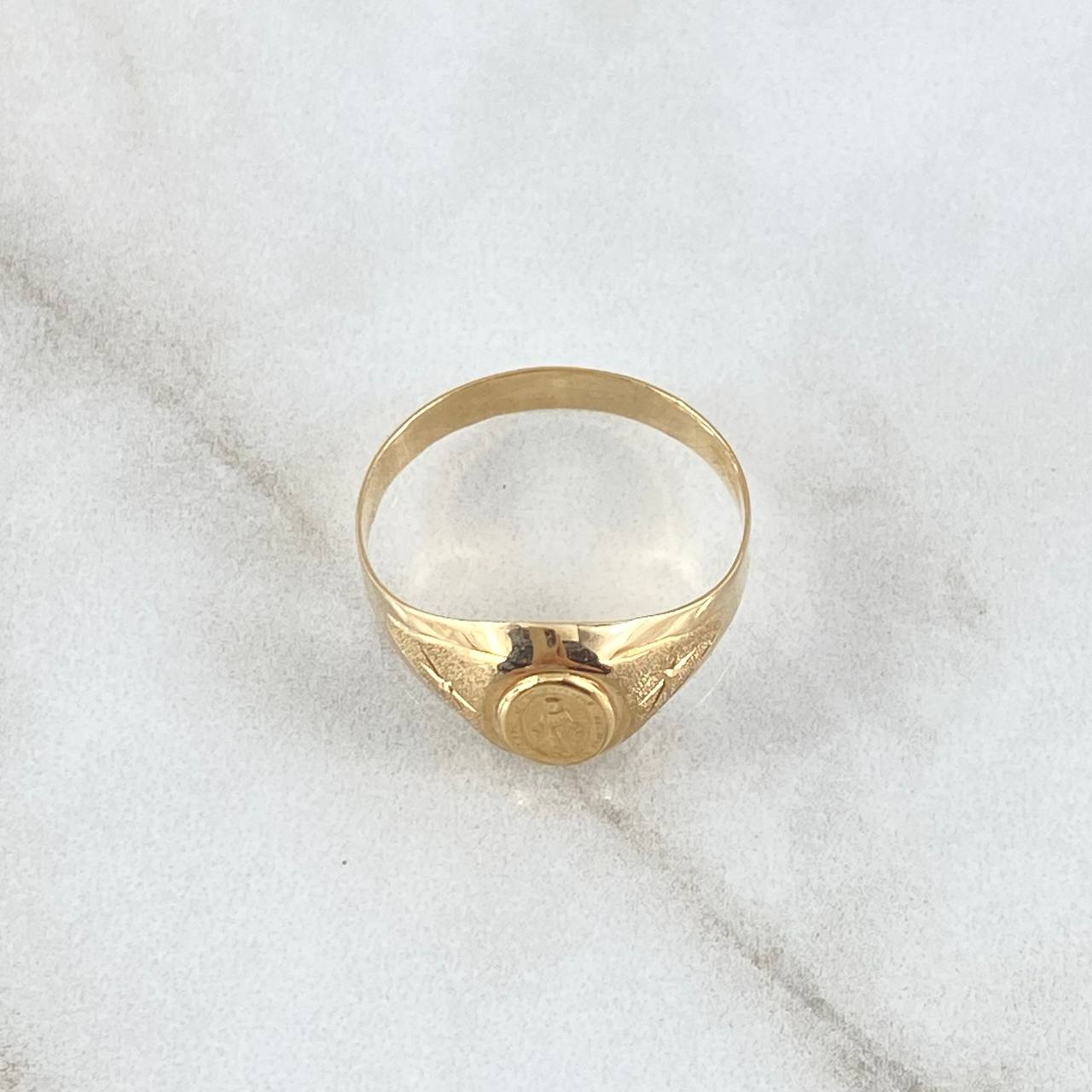 Anillo Sello Virgen Milagrosa Estrellado 1.9gr / T7 3/4 / Texturizado Oro Amarillo 18K