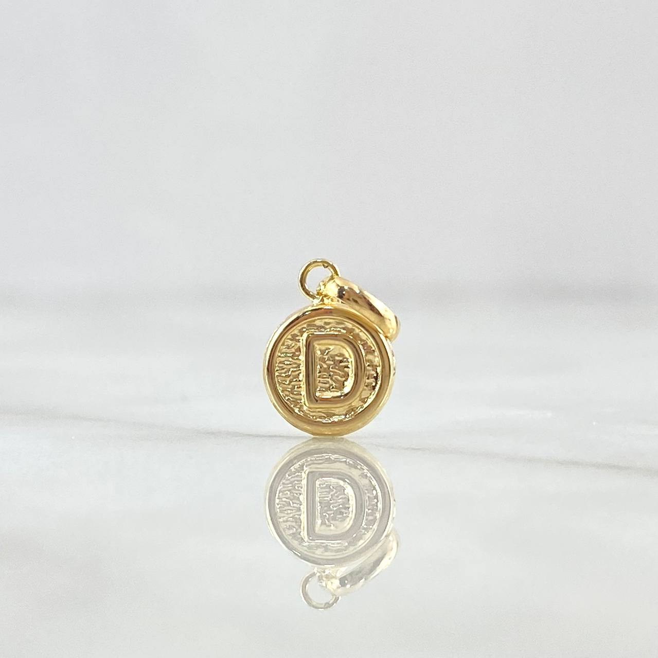 Dije Letra D 0.35gr / 1.5cm / Circulo Texturizado Rustico Oro Amarillo 18K