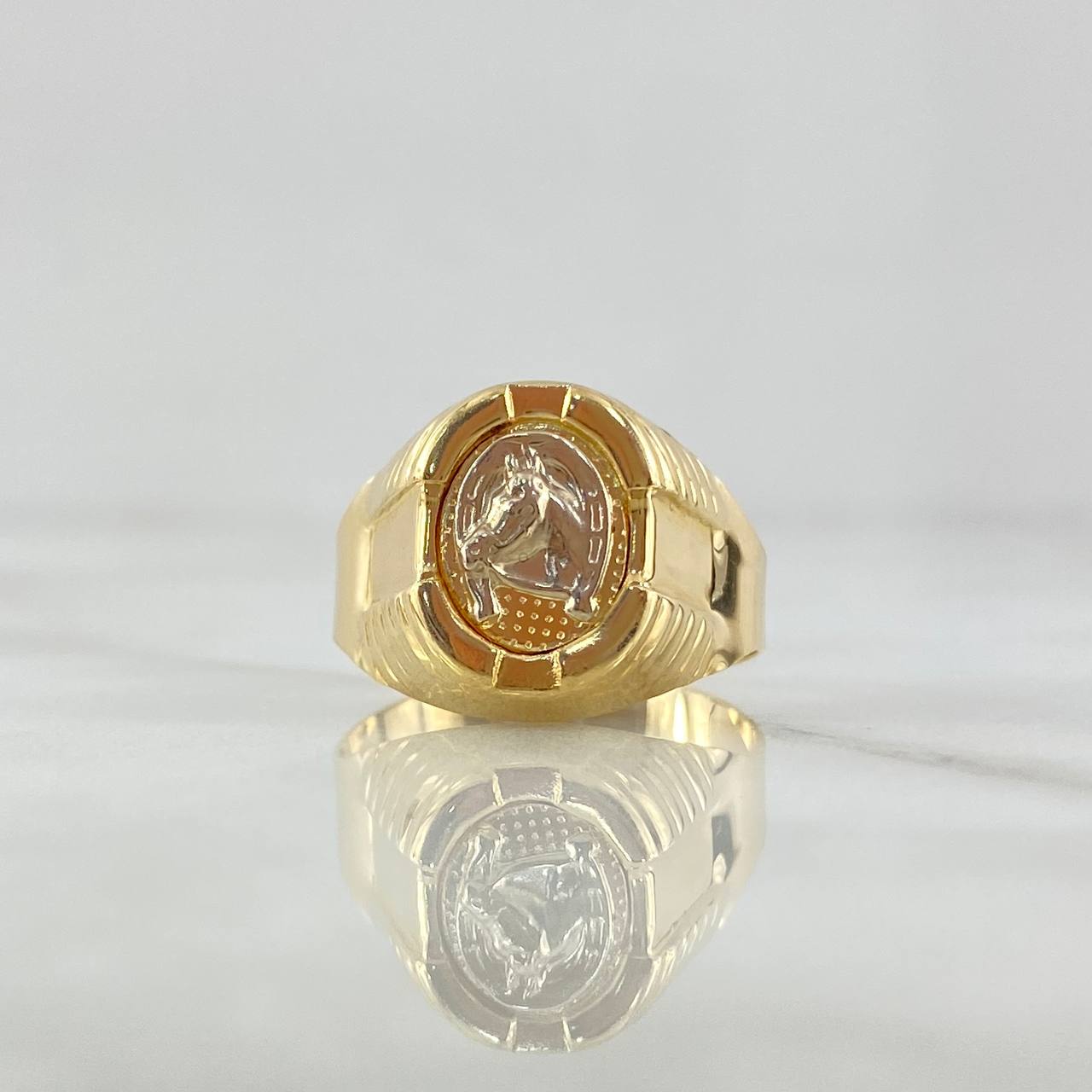 Anillo Sello Herradura Caballo 3.75gr / T9 1/4 / Ovalo Texturizado Dos Oros Amarillo Blanco 18K