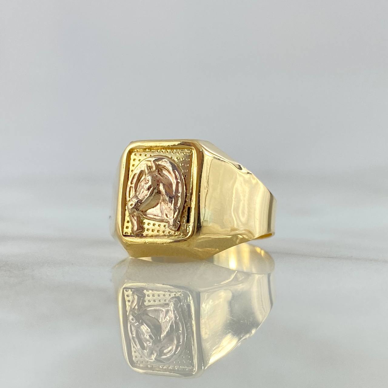 Anillo Sello Herradura Caballo 3.4gr / T8 3/4 / Rectangulo Texturizado Dos Oros Amarillo Blanco 18K