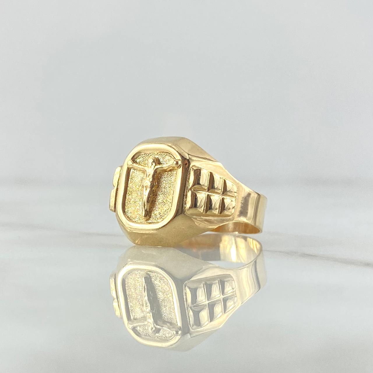 Anillo Sello Cristo 3.85gr / T8 /  Texturizado Oro Amarillo 18K