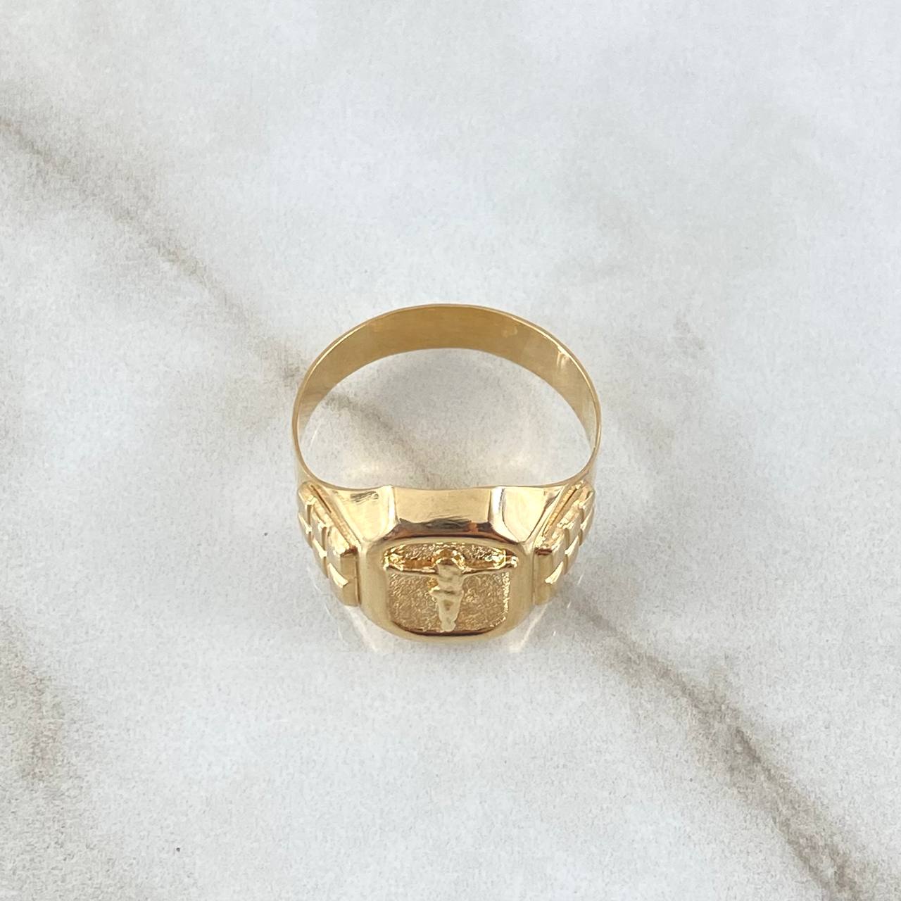 Anillo Sello Cristo 4.05gr / T8 1/2 /  Texturizado Oro Amarillo 18K