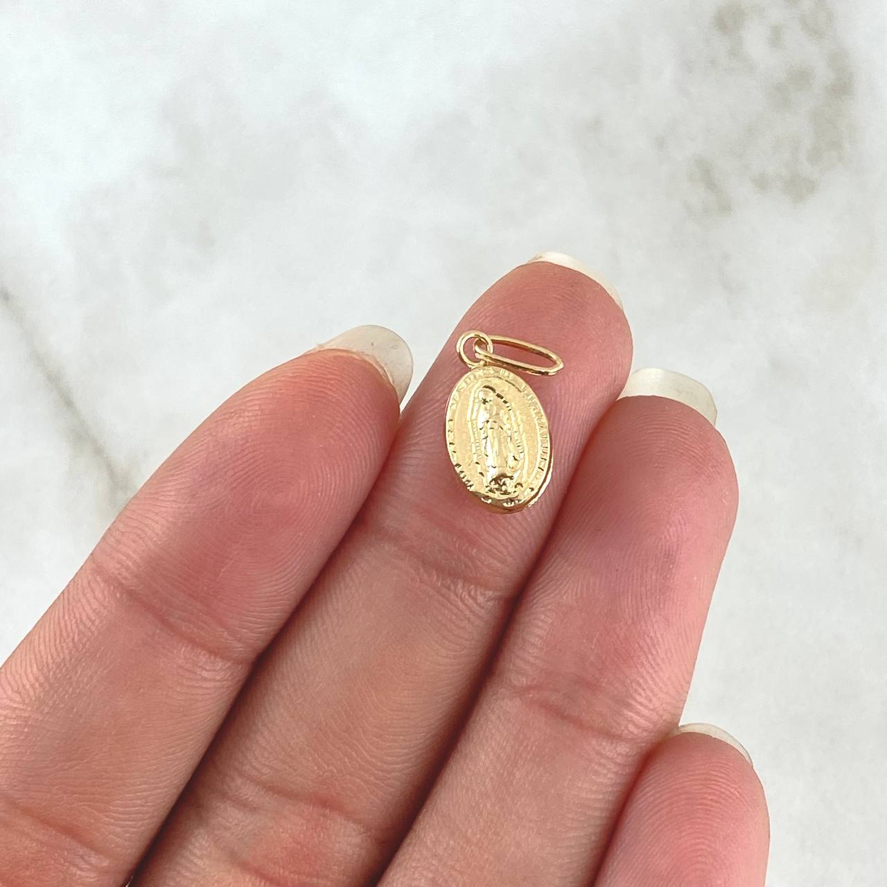 Dije Virgen Guadalupe 0.45gr / 1.8cm / Troquelado - Ovalo Mate Oro Amarillo 18K