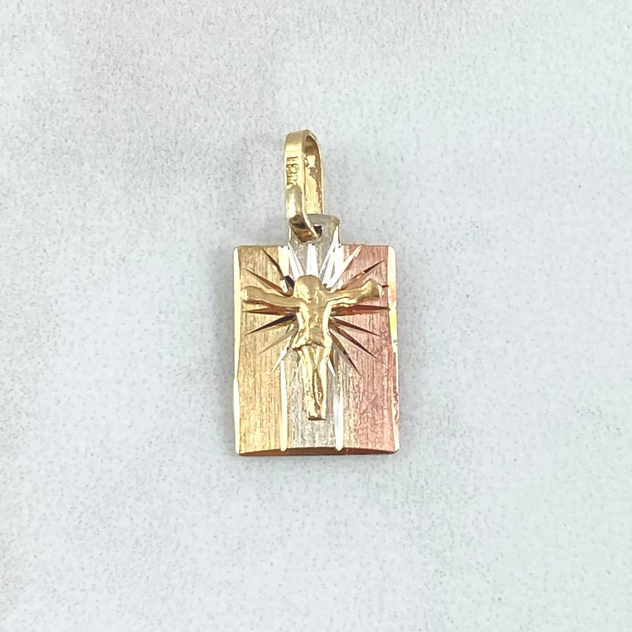 Dije Placa Cristo 0.95gr / 2cm / Texturizada Tres Oros 18K