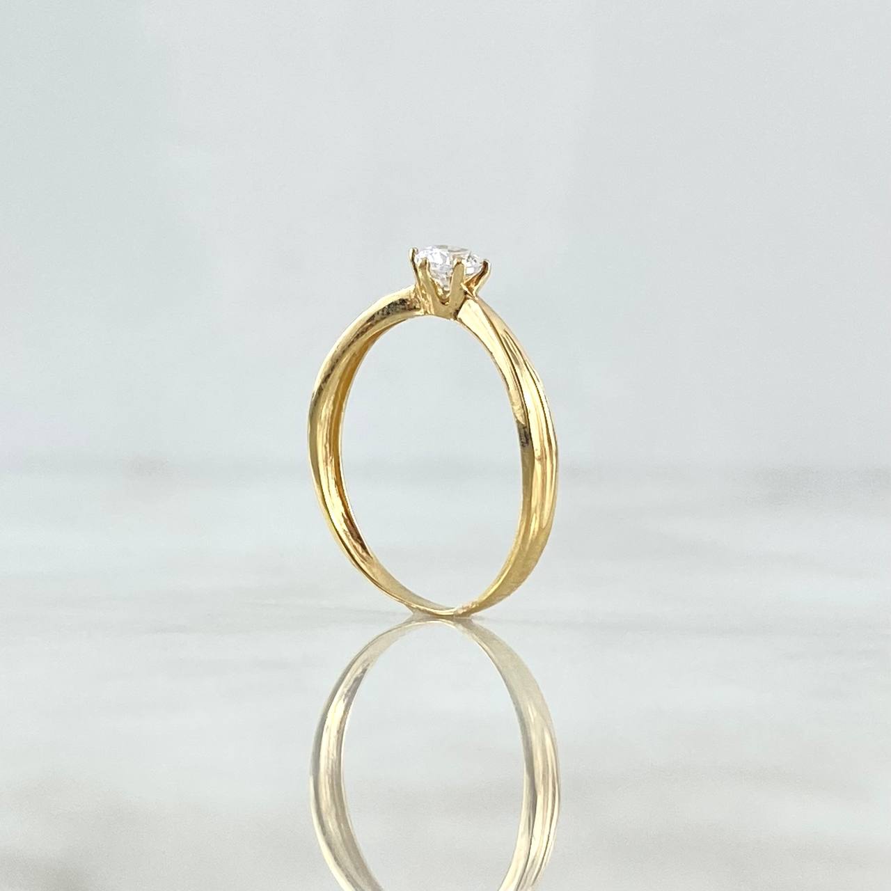 Anillo Solitario Espringado 1.3gr / T6 1/4 / Circon Blanco Oro Amarillo 18K