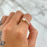 Anillo Solitario Carril Doble Linea 2.55gr / T6 3/4 / Circones Blancos Dos Oros Amarillo Blanco 18K