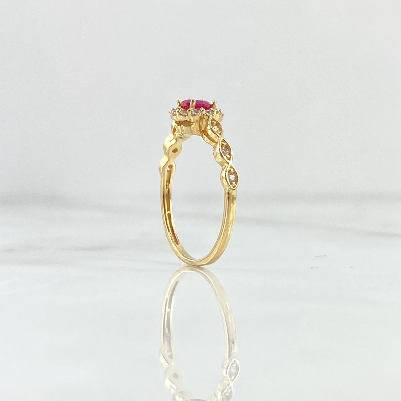 Anillo Solitario Halo Circular Ojos 1.8gr / T5 1/4 / Circones Blancos Central Fucsia Oro Amarillo 18K ©