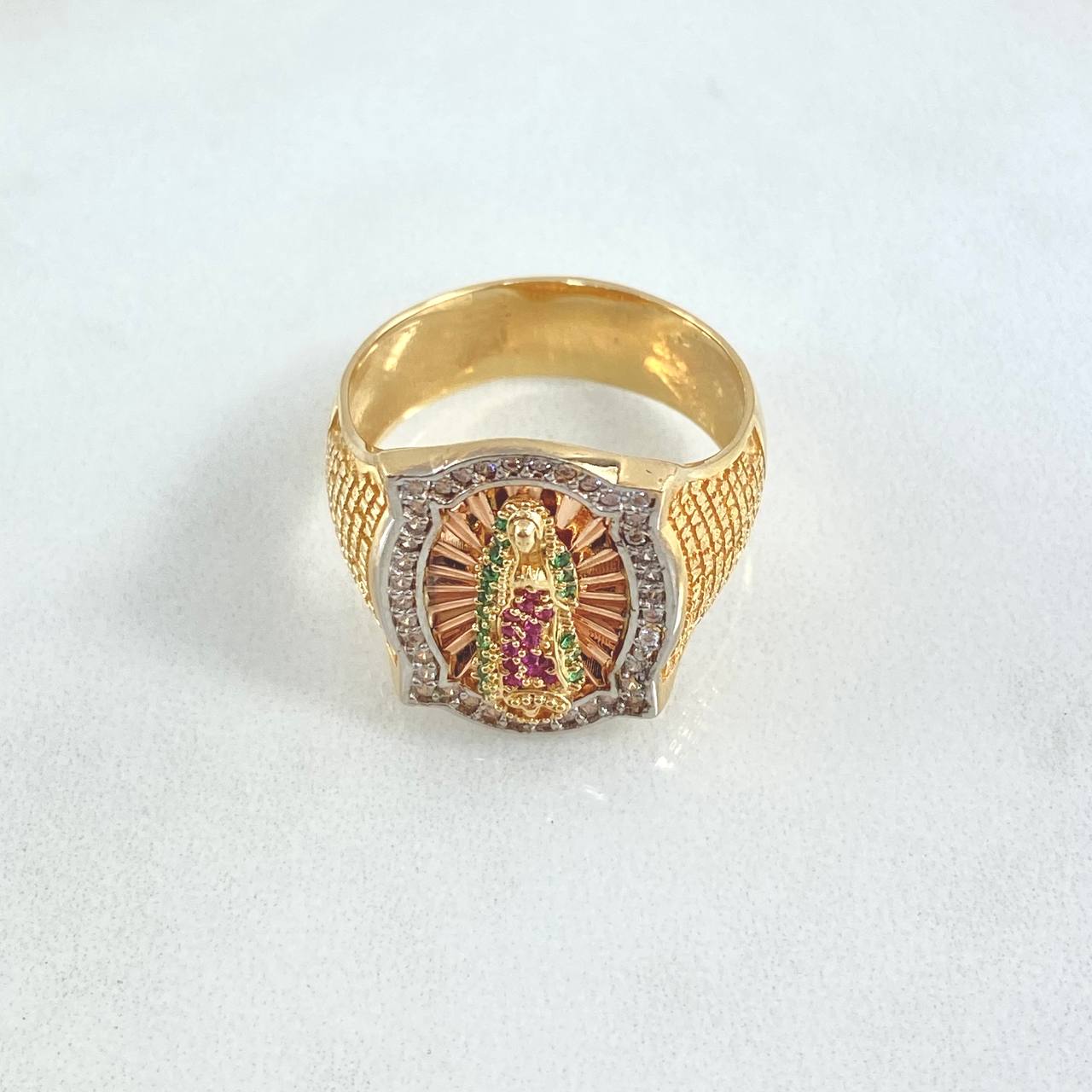 Anillo Virgen Guadalupe 10gr / T10 3/4 / Avemaria Circones Verdes Fuscias Blancos Oro Amarillo 18K ©