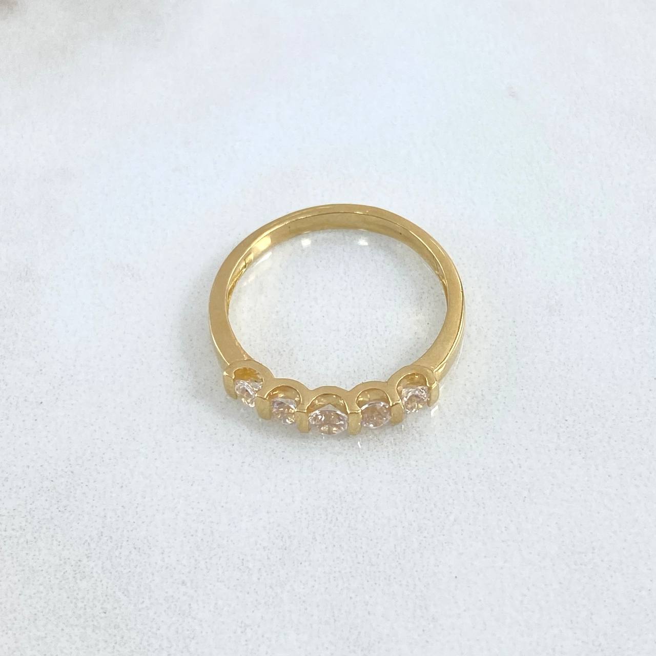 Anillo Linea Segmentada 3.35gr / T6 1/2 / Circones Blancos Oro Amarillo 18K