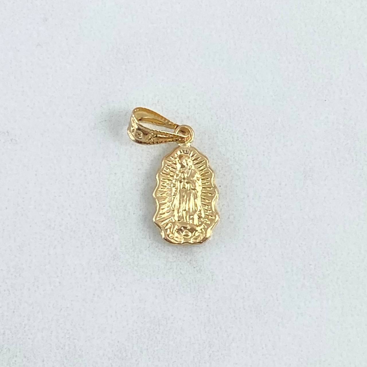 Dije Virgen Guadalupe Silueta 0.6gr / 2.2cm / Cargador Bordeado Oro Amarillo 18K