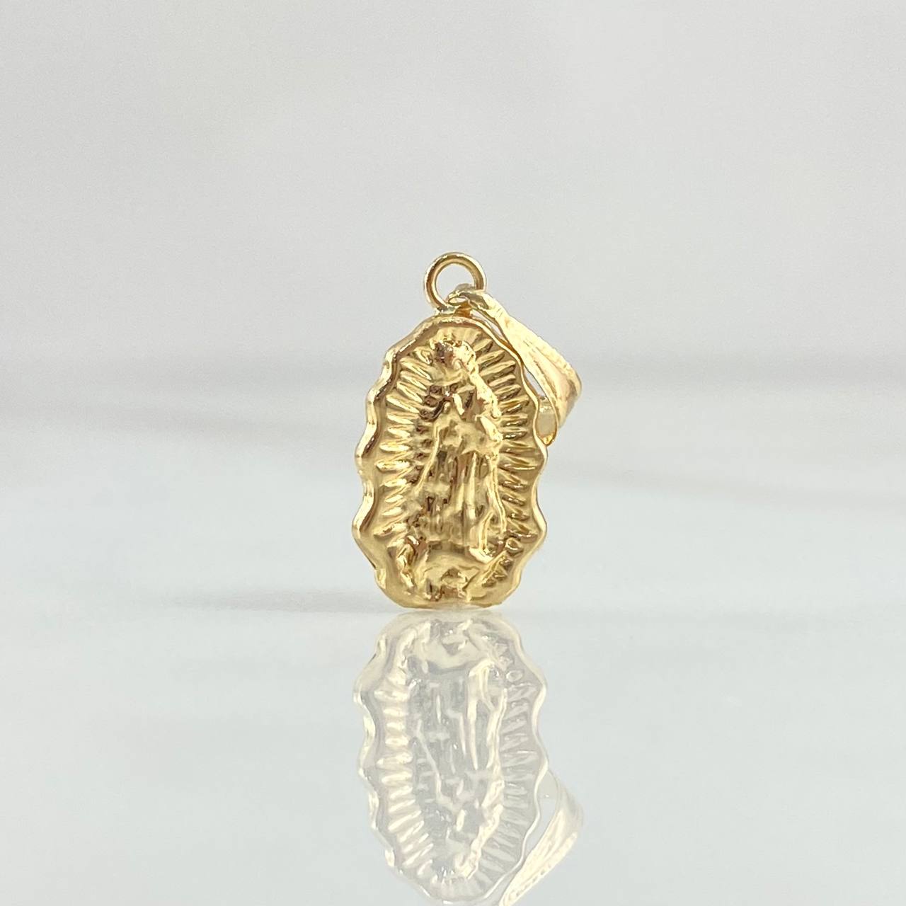 Dije Virgen Guadalupe Silueta 0.65gr / 2.2cm / Cargador Bordeado Oro Amarillo 18K