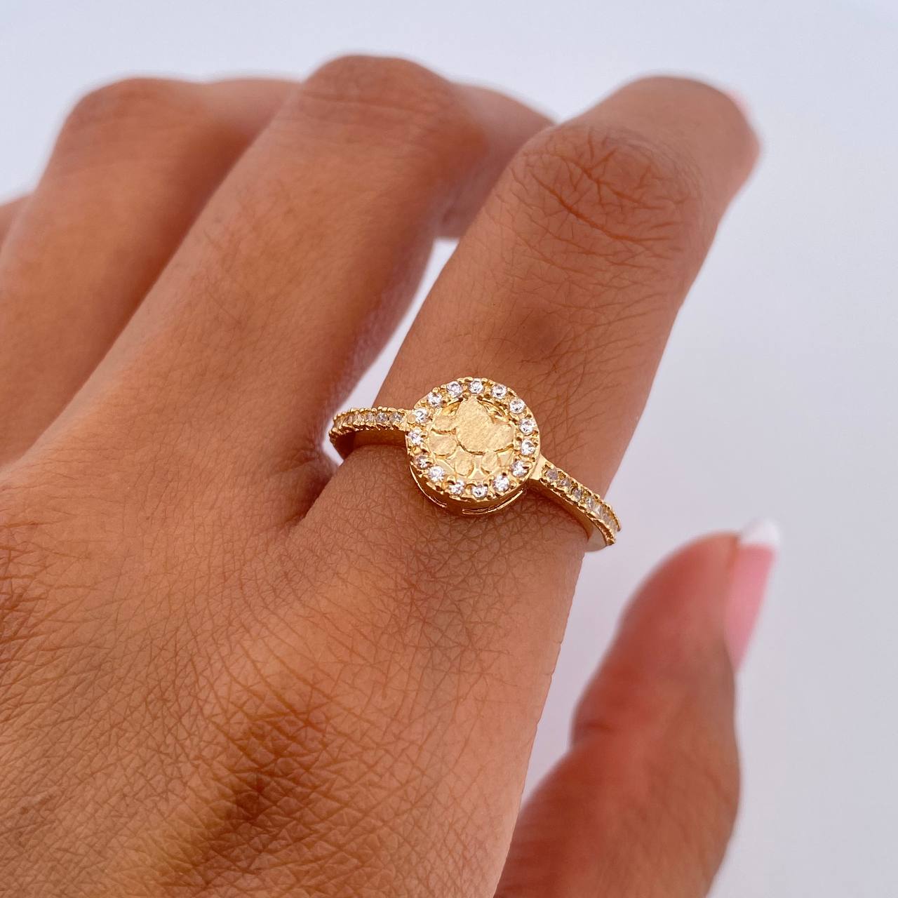 Anillo Huella 2.35gr / T6 1/4 / Circones Blancos Oro Amarillo 18K &