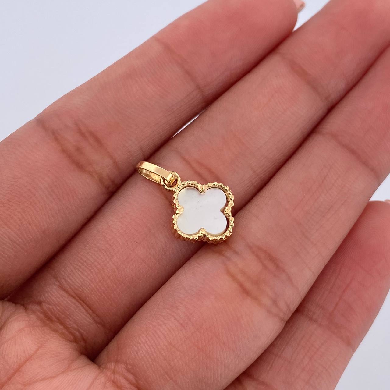 Dije Trebol VCyA 0.95gr / 1.6cm / Nacar Blanco Oro Amarillo Nac.Esp. 18K &