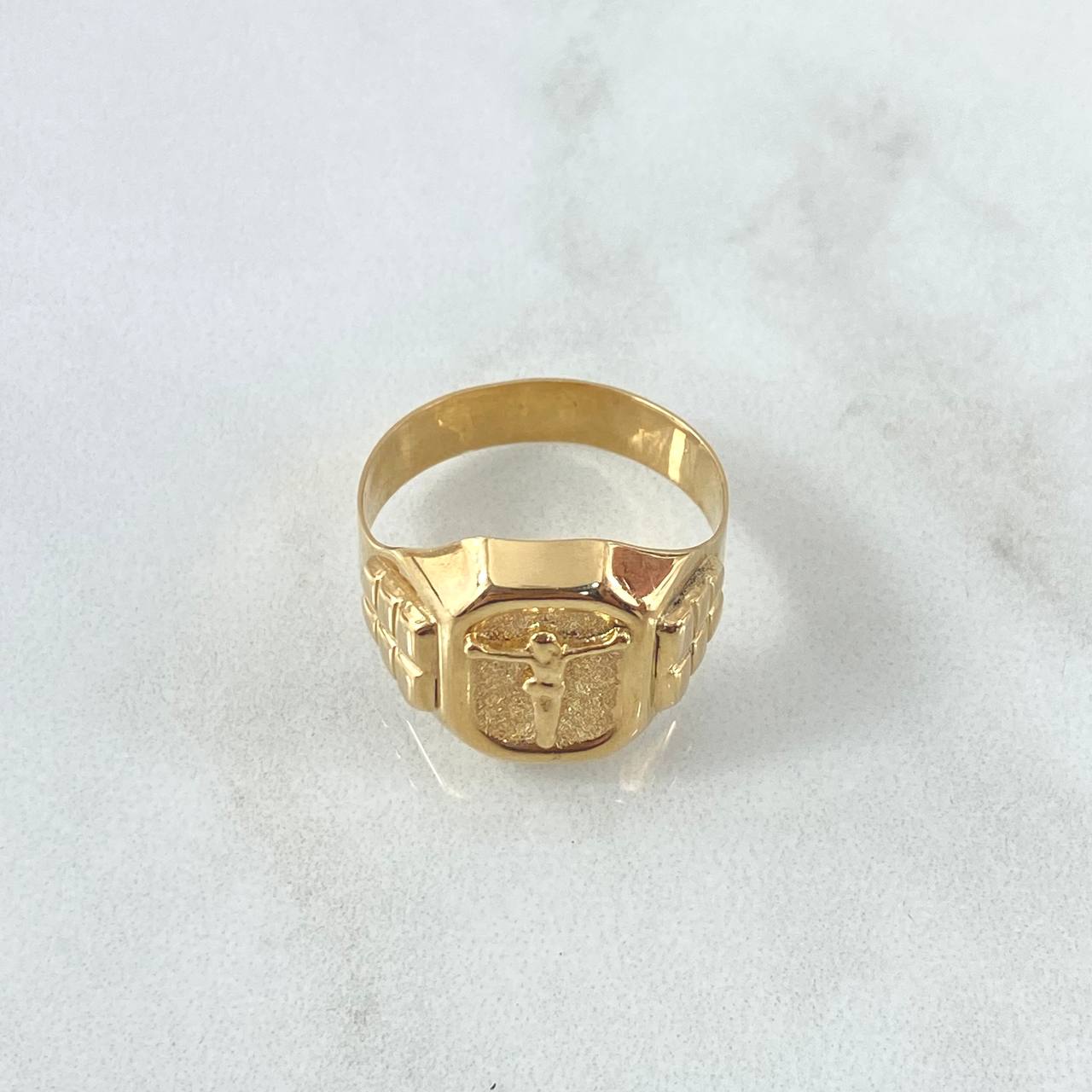 Anillo Sello Cristo 4.2gr / T9 / Texturizado Oro Amarillo 18K *