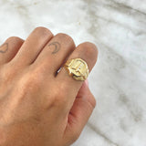 Anillo Sello Cristo 4.15gr / T10 1/2 / Texturizado Oro Amarillo 18K *