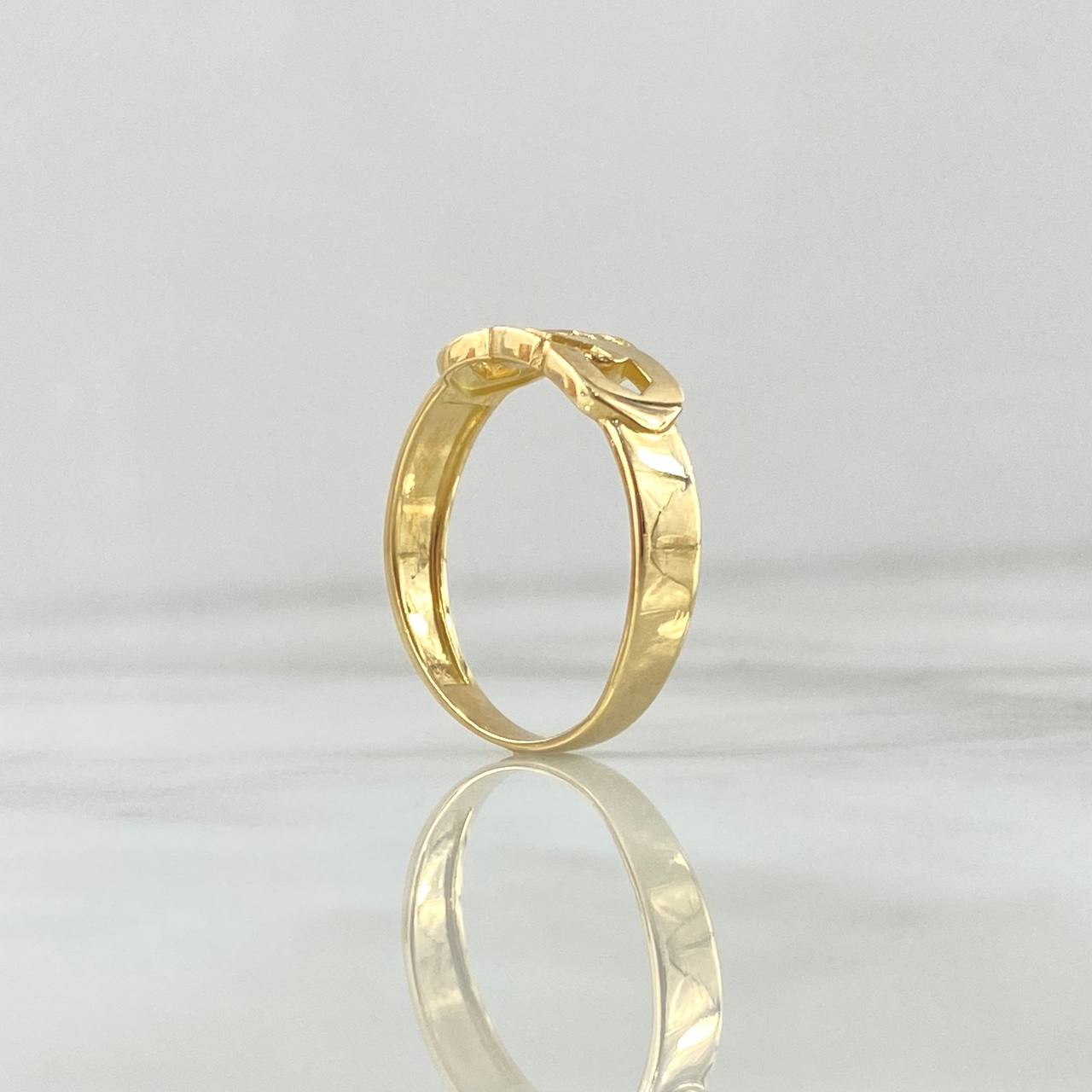 Anillo Hexagonos Entrelazados 3.15gr / T7 1/4 / Circones Blancos Oro Amarillo 18K