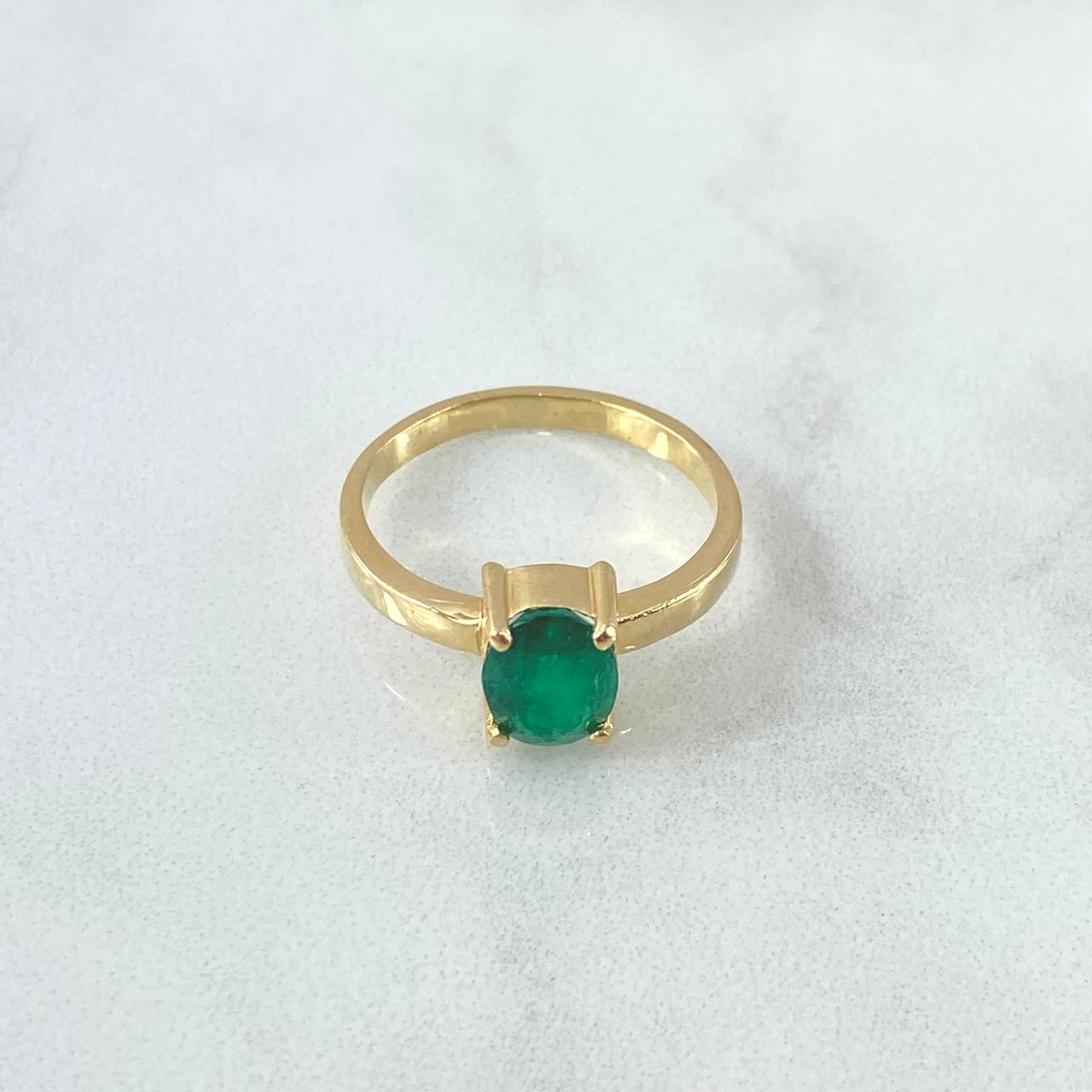 Anillo Solitario Ovalo 3.4gr / T6 1/4 / Esmeralda 2.0 Qts Oro Amarillo 18K (Joya)