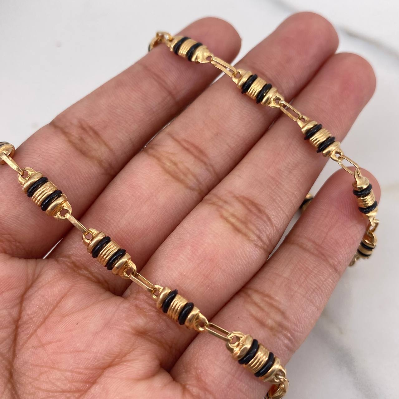 Cadena Rustica Canotillo 13.4gr / 65cm / 4.4mm Cauchos Negros Oro Amarillo 18K &