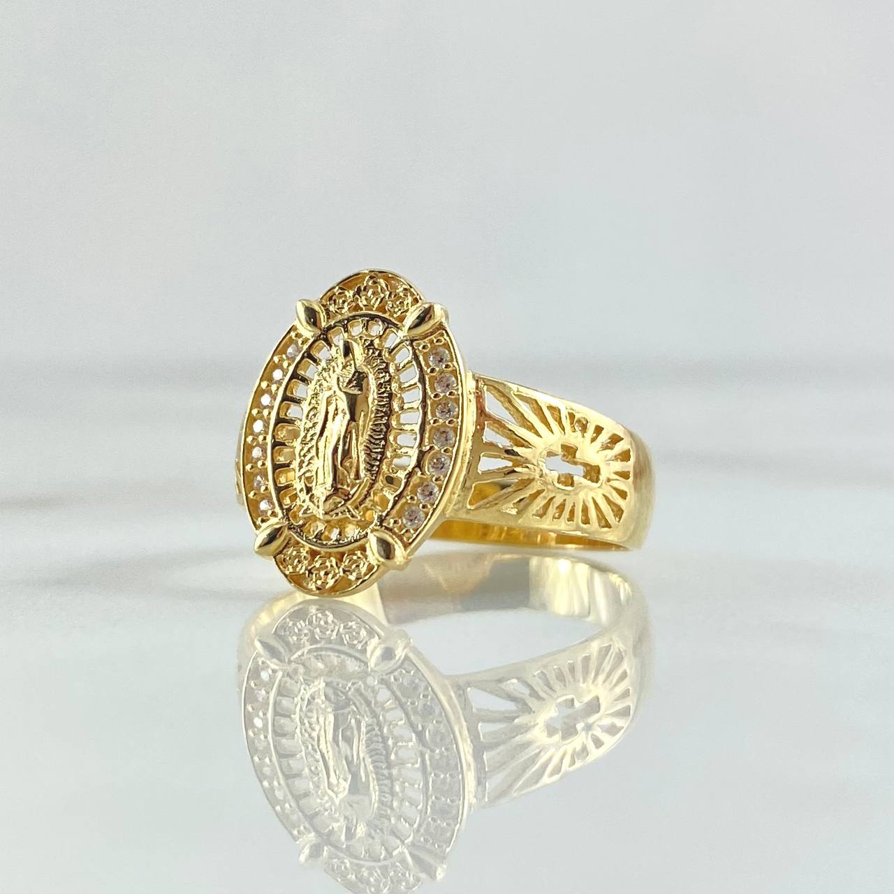 Anillo Virgen Guadalupe 4.05gr / T7 3/4 / Cruz Basteada - Circones Blancos Oro Amarillo 18K