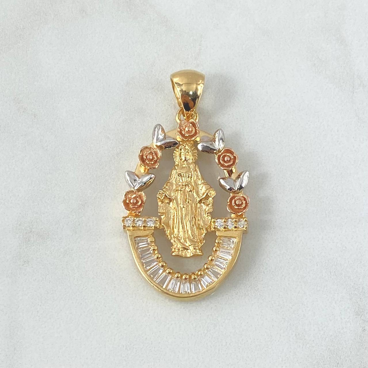 Dije Virgen Milagrosa 9.5gr / 4.4cm / Circones Blancos Tres Oros 18K